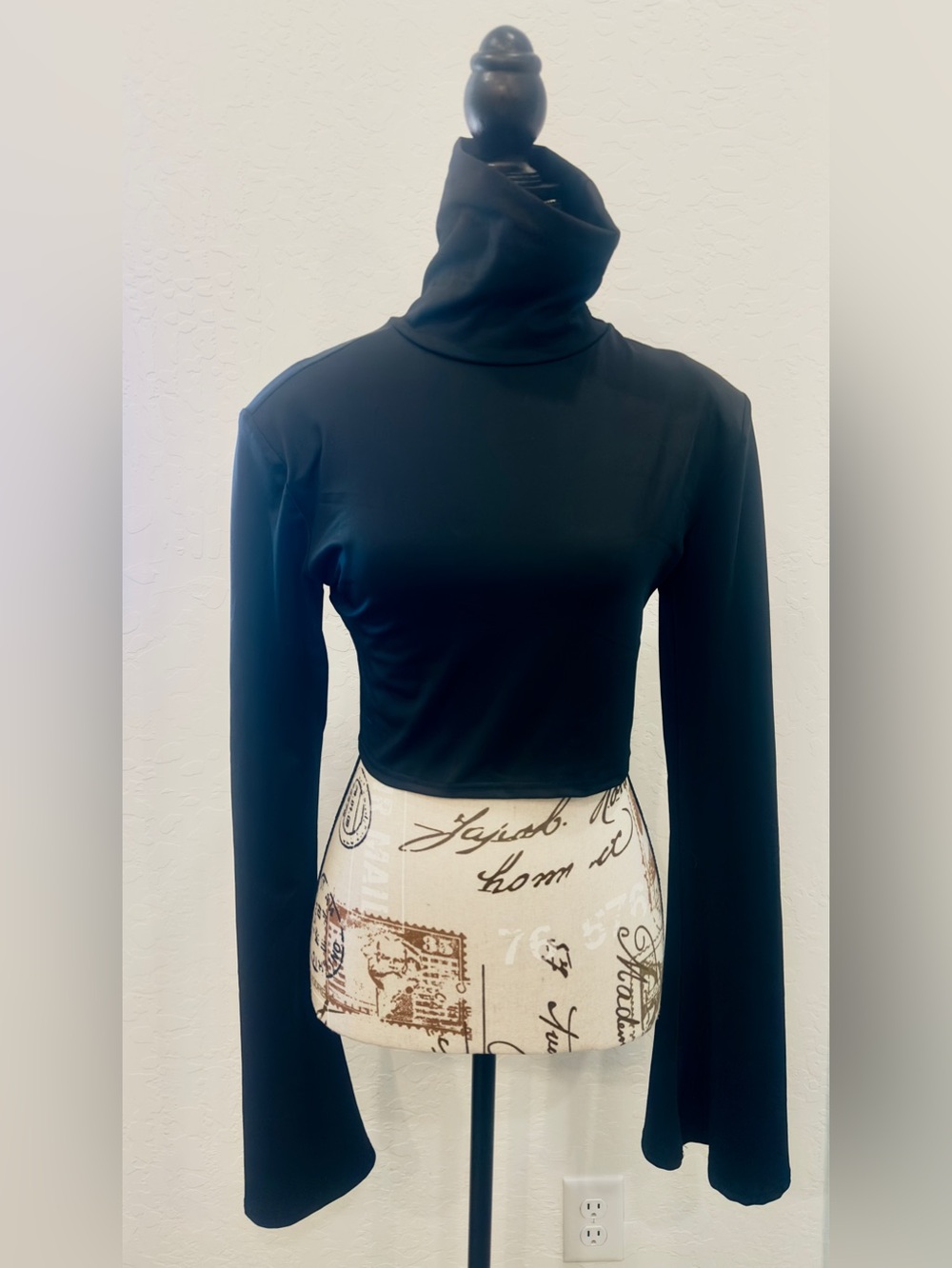 Black Long-Sleeve Cropped Turtleneck